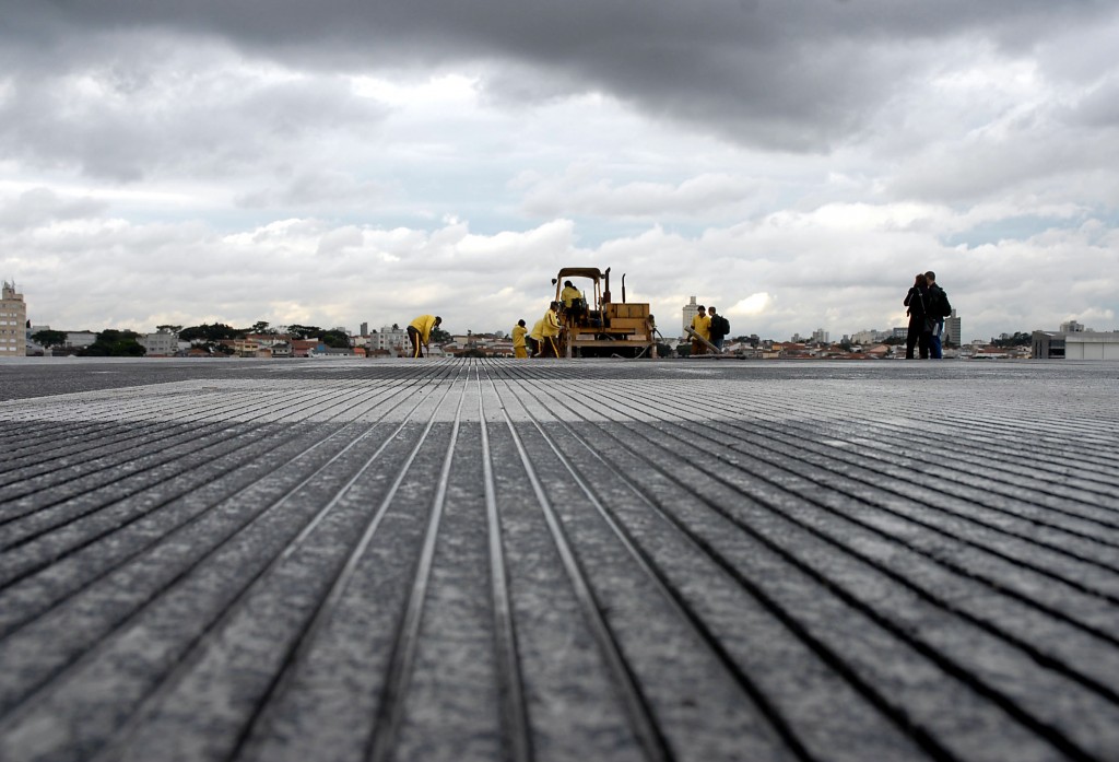 Grooved airport runway [3]